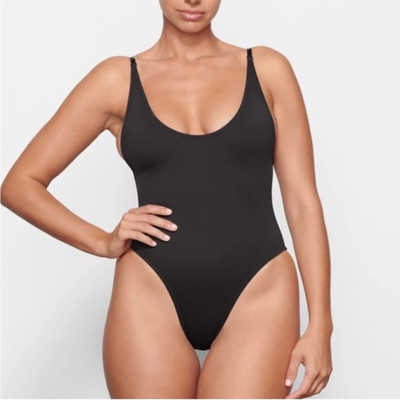 SKIMS SIGNATURE SWIM SCOOP NECK ONE PIECE S SMALL NEW NWT - Picture 1 of 4